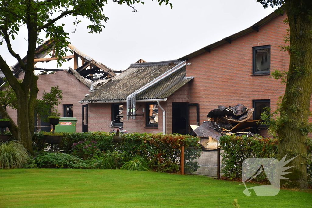Zeer grote uitslaande brand in loods