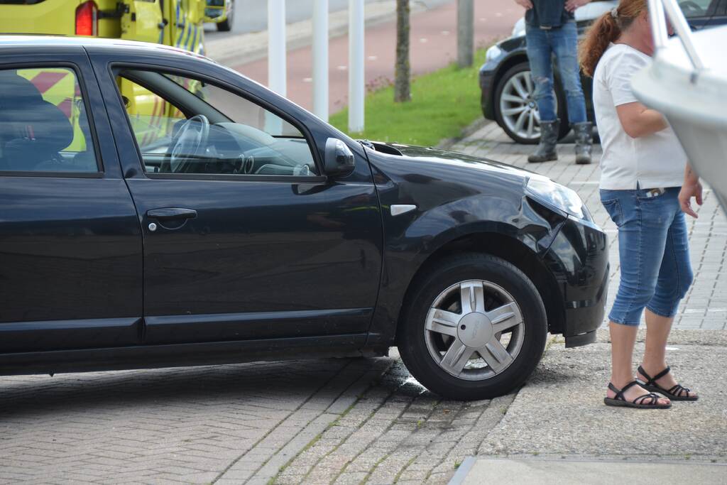 Bestuurder bromfiets gewond bij botsing met auto
