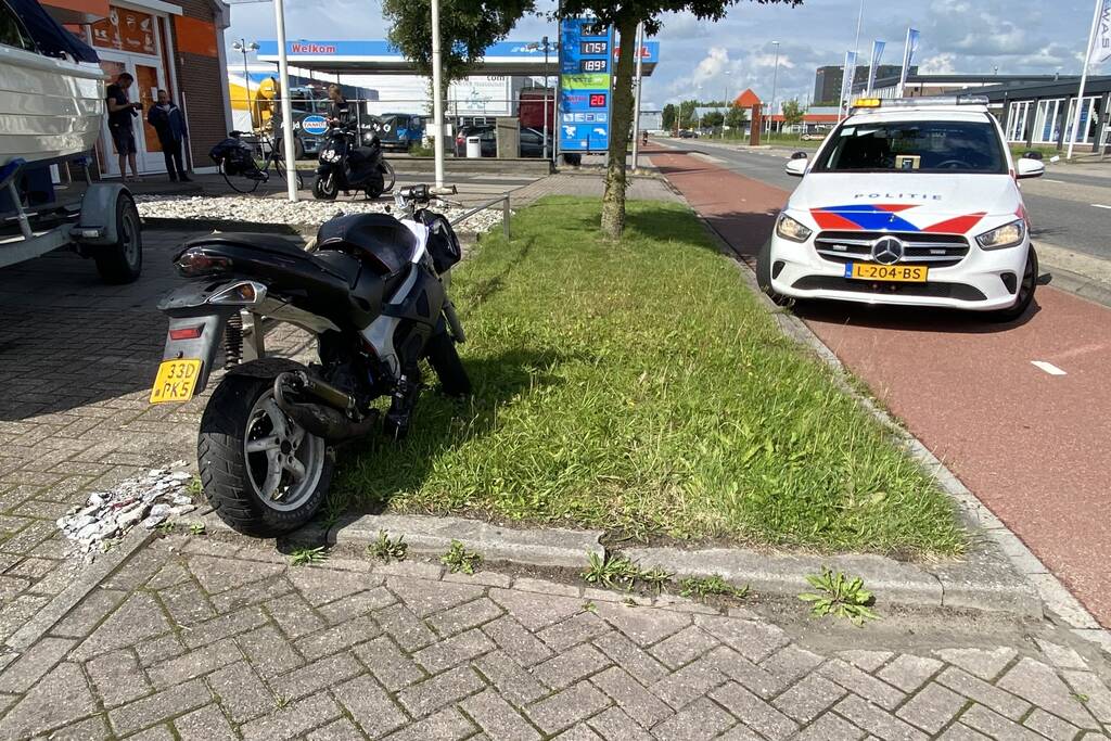 Bestuurder bromfiets gewond bij botsing met auto