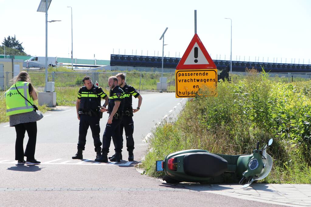 Scooterrijder geschept door auto