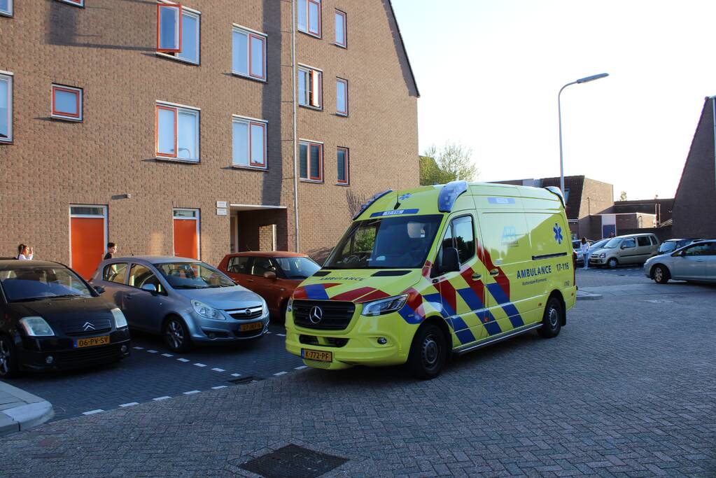 Persoon gewond bij mogelijk steekincident