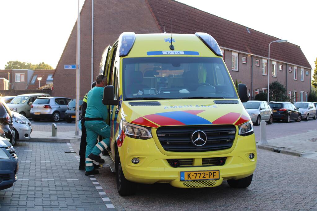 Persoon gewond bij mogelijk steekincident