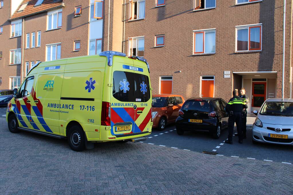 Persoon gewond bij mogelijk steekincident
