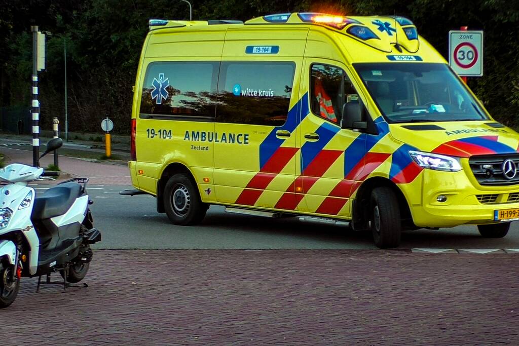 Scooterrijder gewond bij botsing met auto