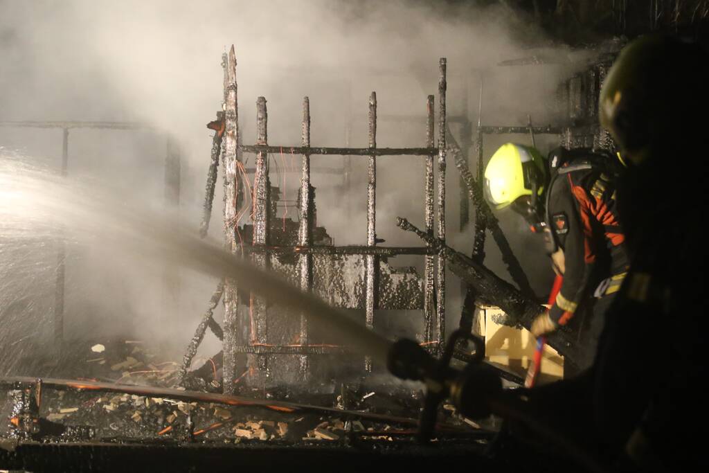 Houten chalet volledig afgebrand