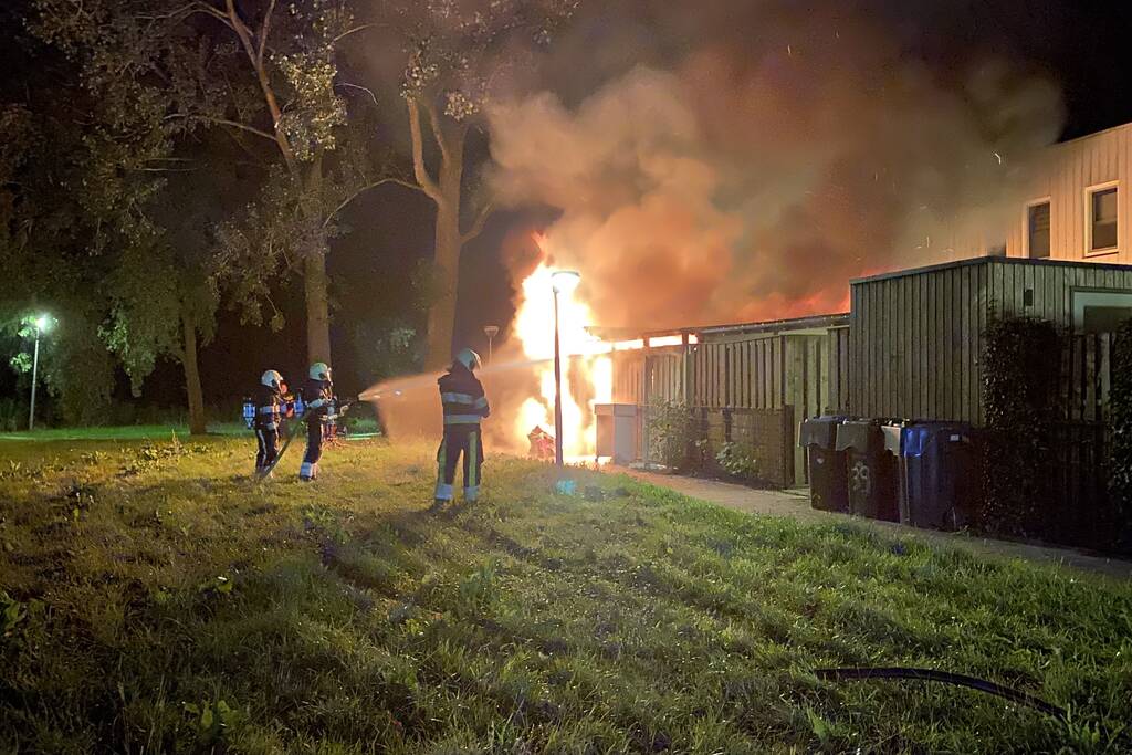 Schuur verwoest door uitslaande brand