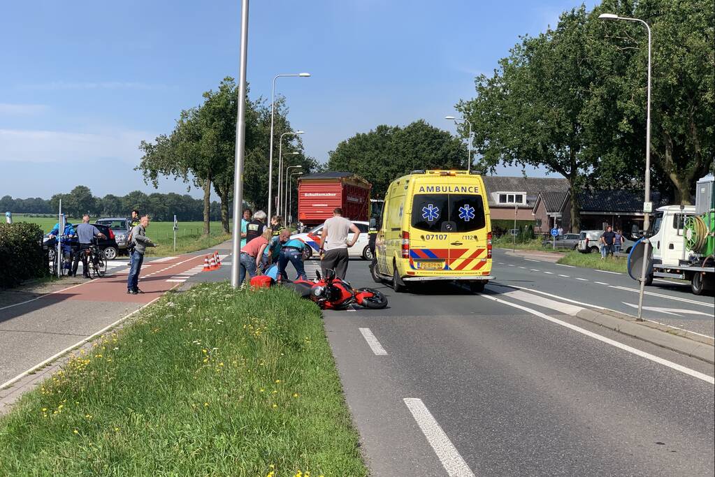 Motorrijder gewond bij verkeersongeval met bestelbus
