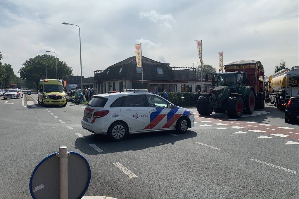 Motorrijder gewond bij verkeersongeval met bestelbus