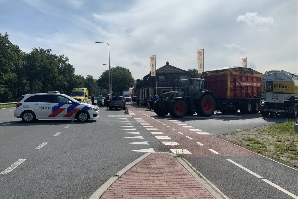 Motorrijder gewond bij verkeersongeval met bestelbus