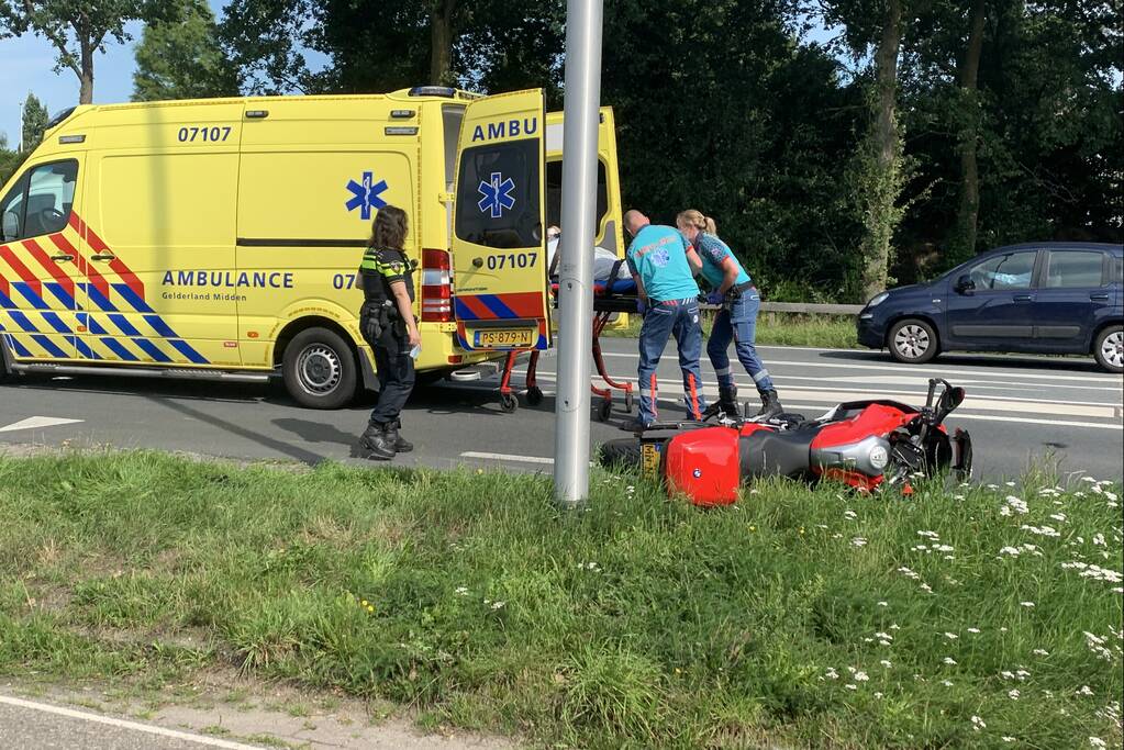 Motorrijder gewond bij verkeersongeval met bestelbus