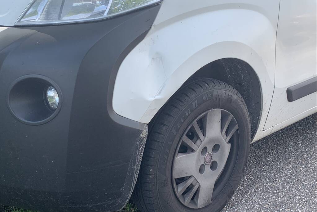 Motorrijder gewond bij verkeersongeval met bestelbus