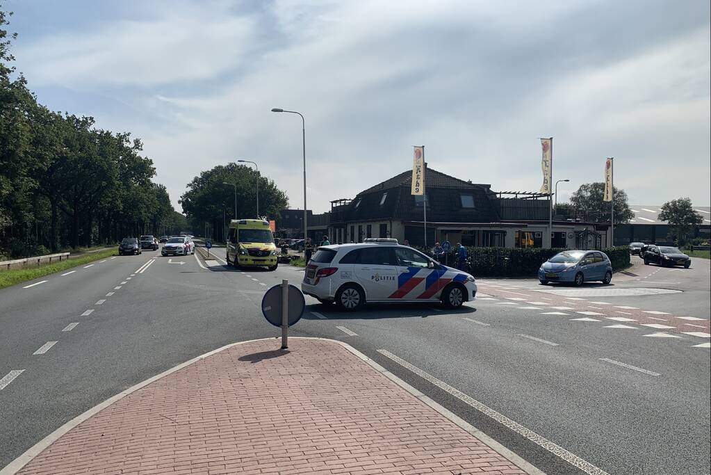 Motorrijder gewond bij verkeersongeval met bestelbus