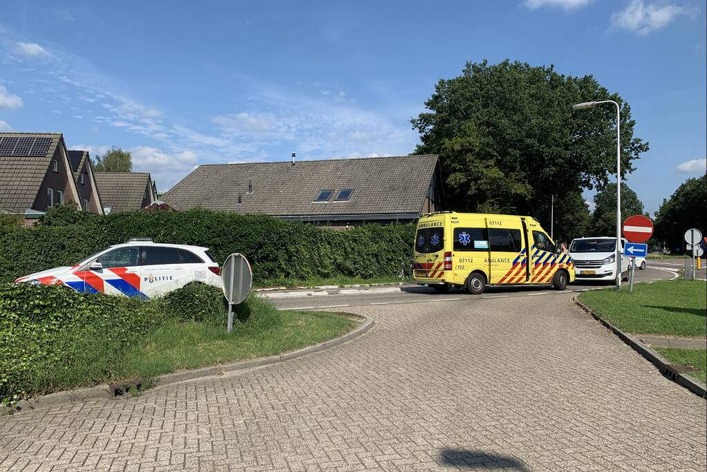 Fietsers op tandem gewond bij botsing met bestelbus
