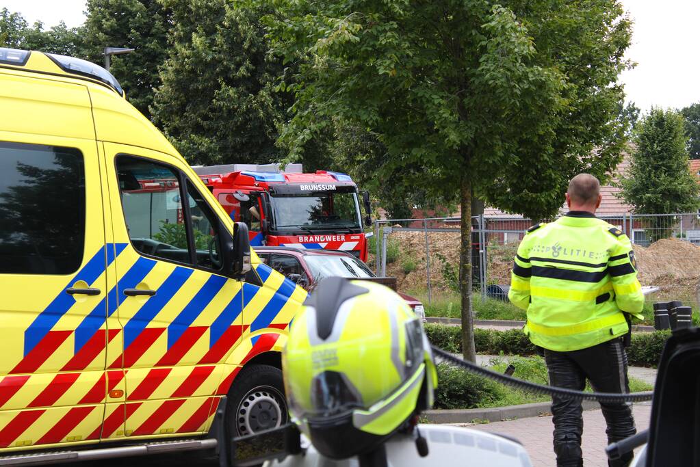 Auto achtertuin ingeschoten