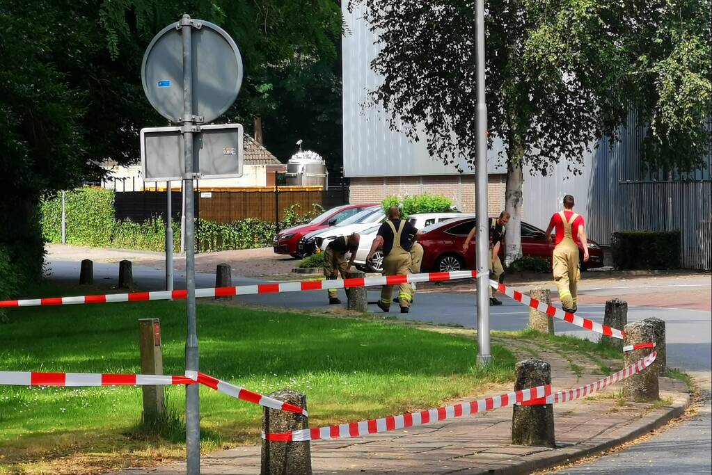 Straat afgezet na gaslucht uit riool