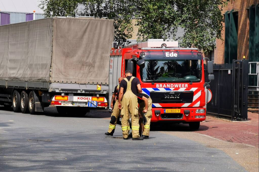 Straat afgezet na gaslucht uit riool