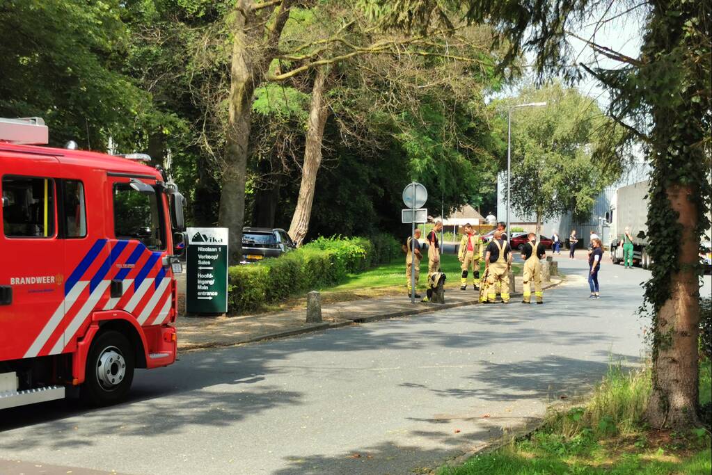 Straat afgezet na gaslucht uit riool