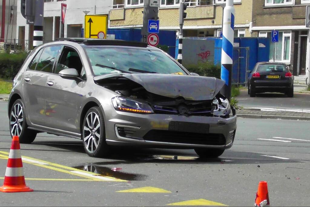 Flinke schade na botsing op kruising in Charlois