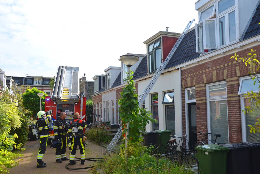 Brand op dak van rijtjeswoning