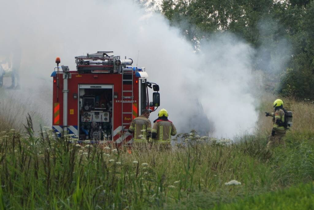 Veel rookontwikkeling door brand in personenauto