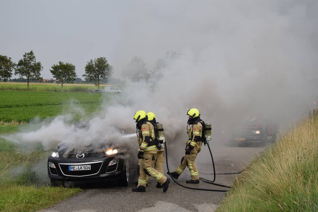 Veel rookontwikkeling door brand in personenauto