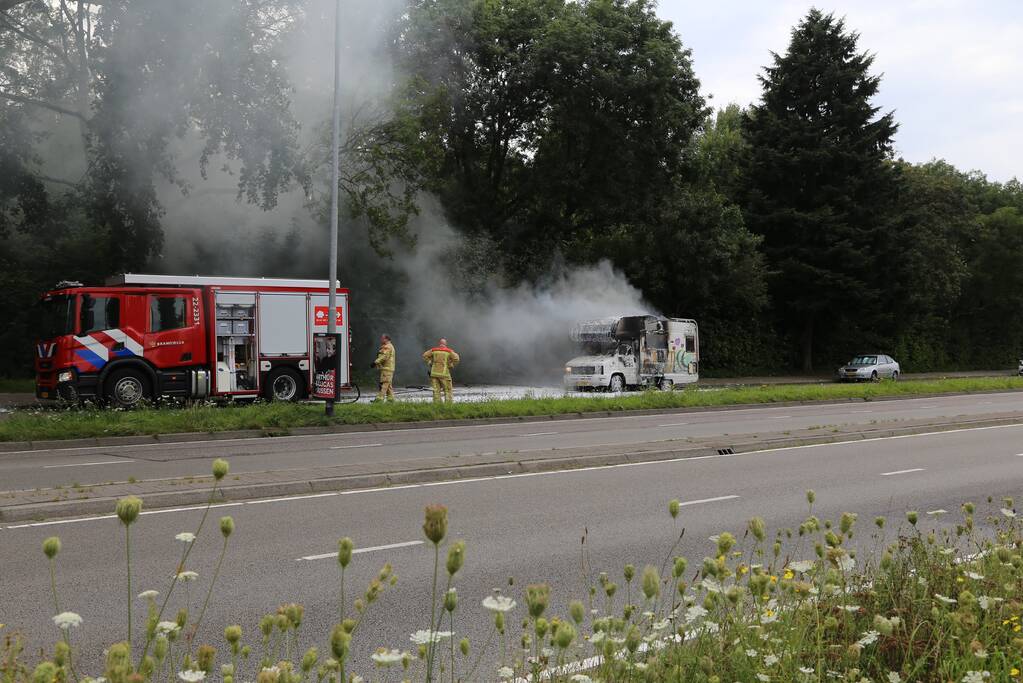 Camper volledig uitgebrand