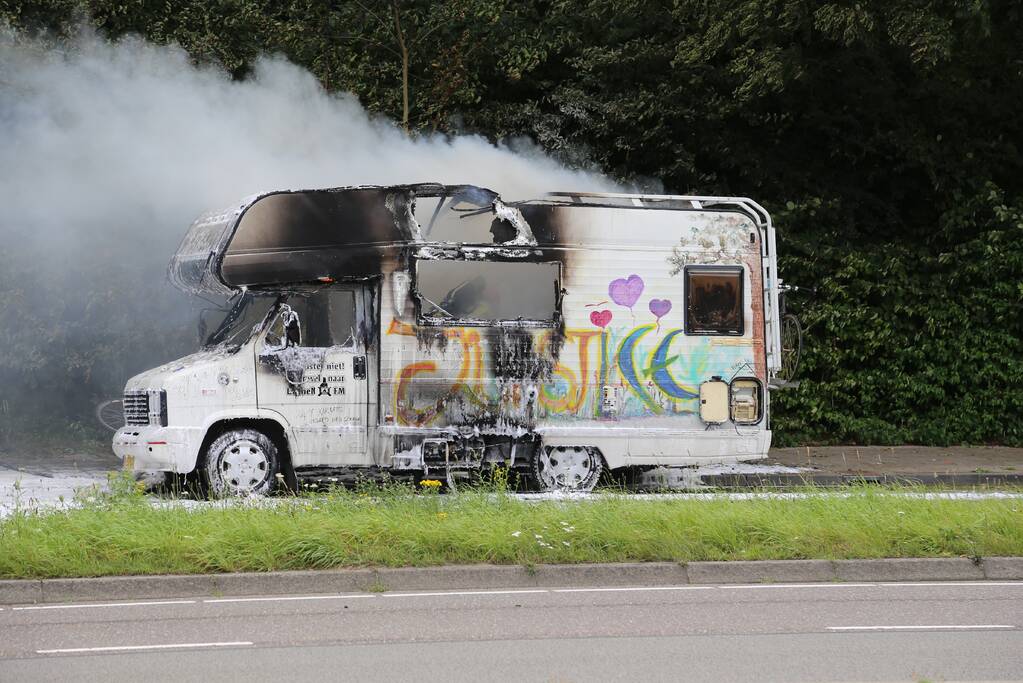 Camper volledig uitgebrand