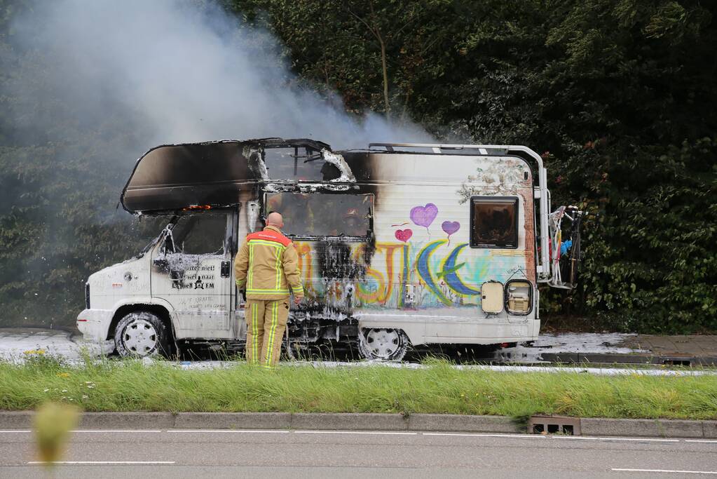 Camper volledig uitgebrand