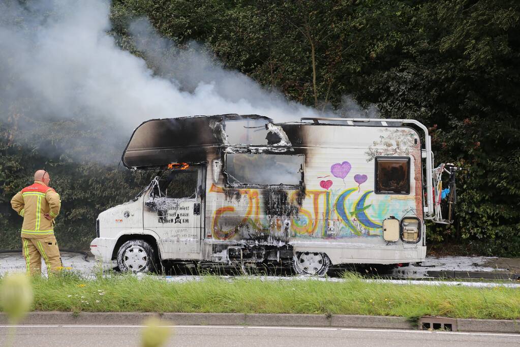 Camper volledig uitgebrand