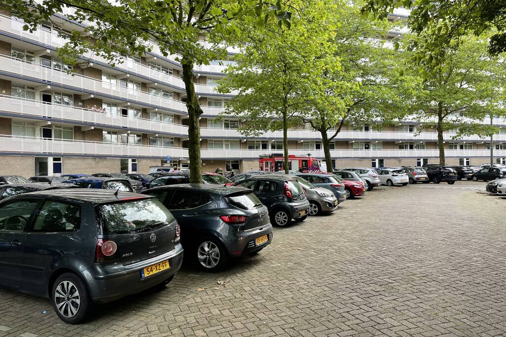 Rookpot zorgt voor enorme rookontwikkeling in flatgebouw