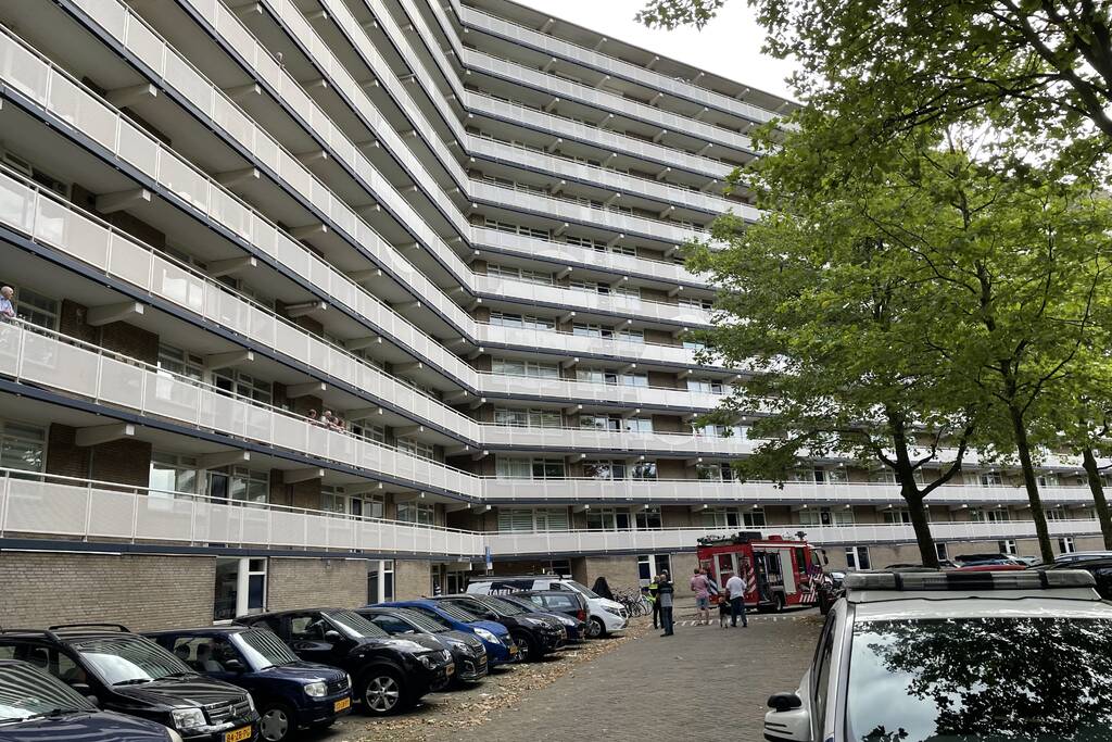 Rookpot zorgt voor enorme rookontwikkeling in flatgebouw