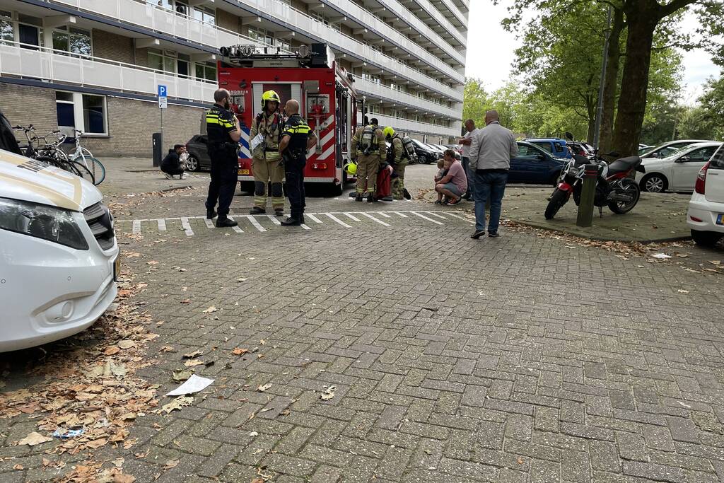 Rookpot zorgt voor enorme rookontwikkeling in flatgebouw