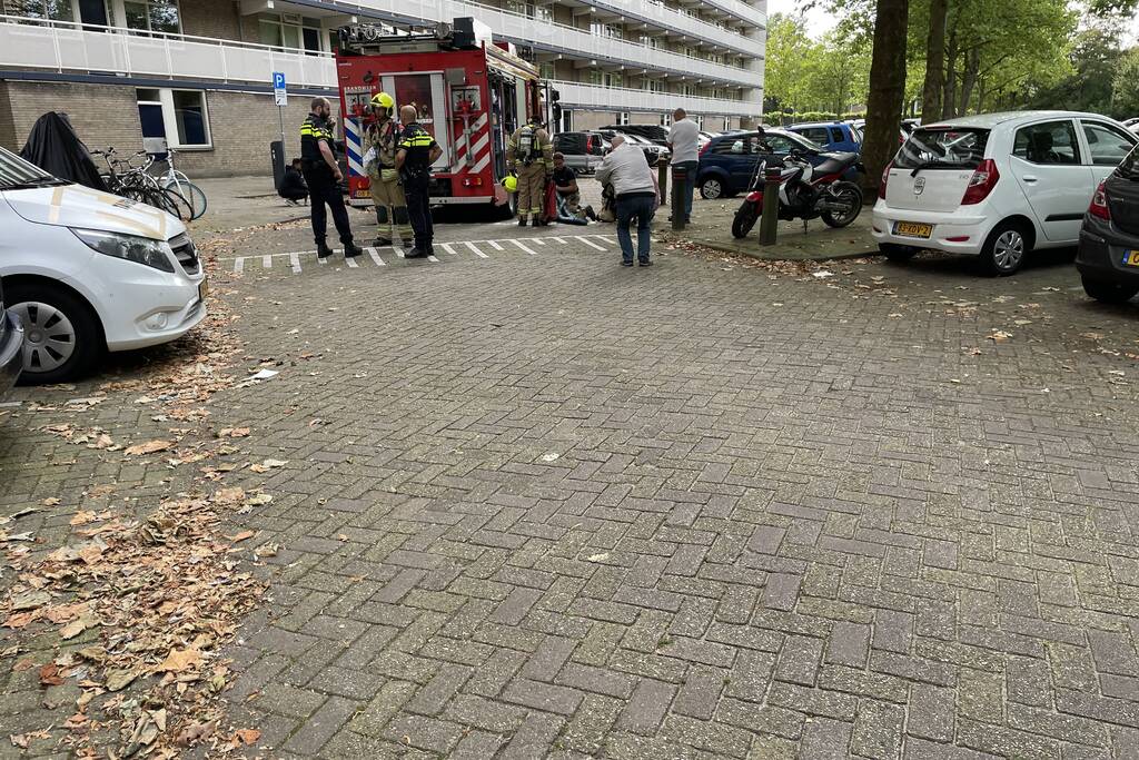 Rookpot zorgt voor enorme rookontwikkeling in flatgebouw