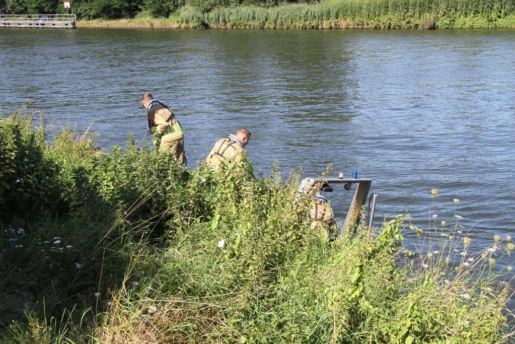 Zoektocht naar container in water
