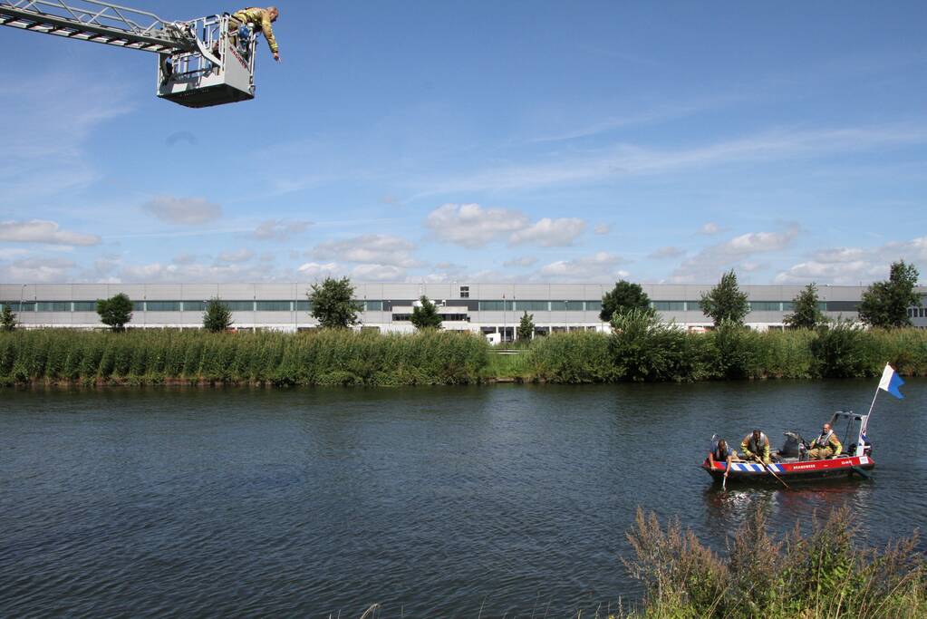 Zoektocht naar container in water