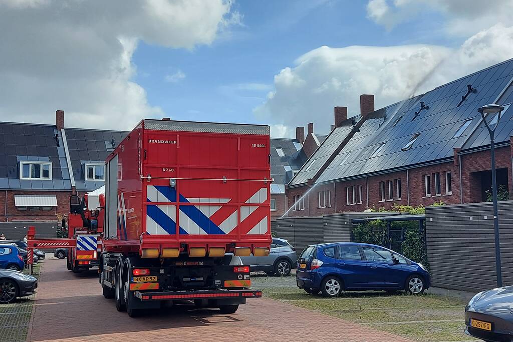 Zonnepanelen op dak verwoest door brand