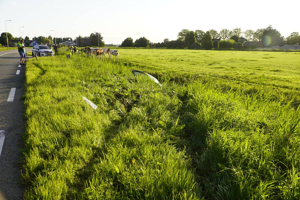 BMW M3 van 150000 euro belandt in sloot