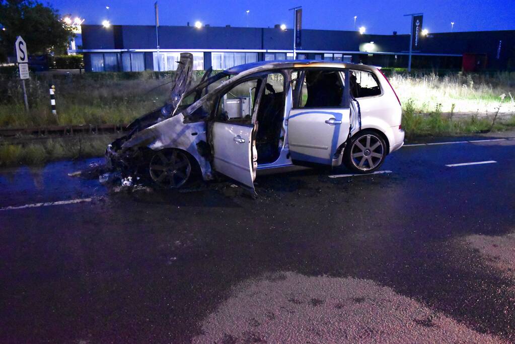 Auto brandt compleet uit