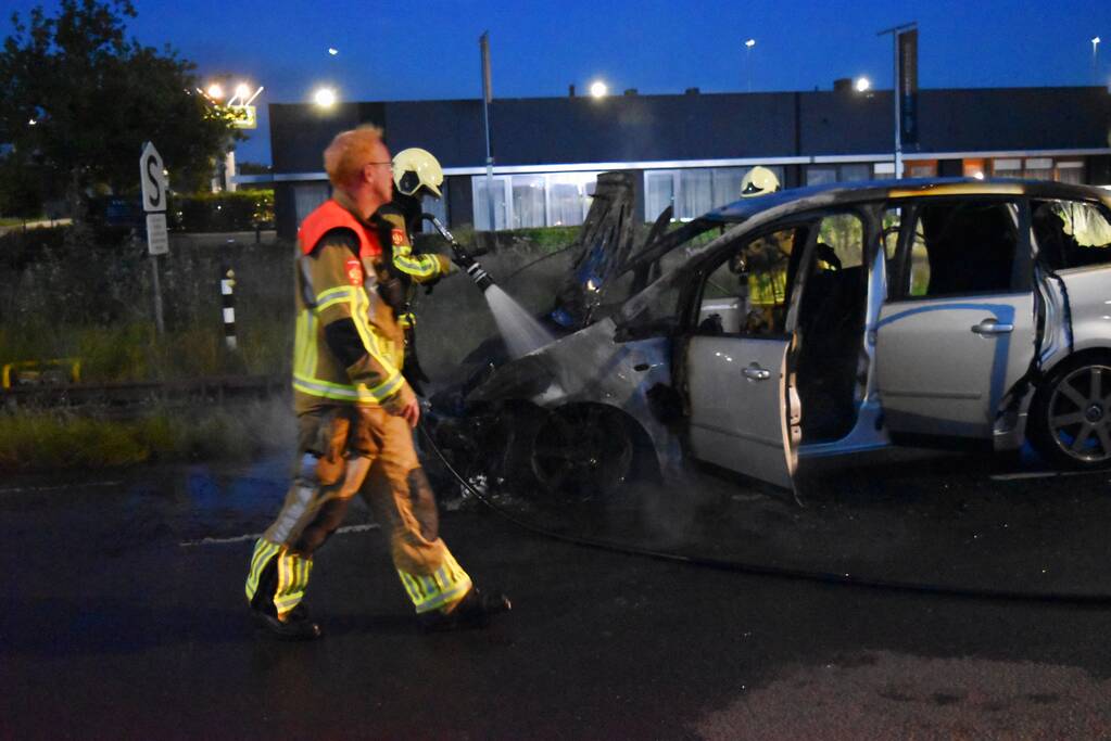 Auto brandt compleet uit