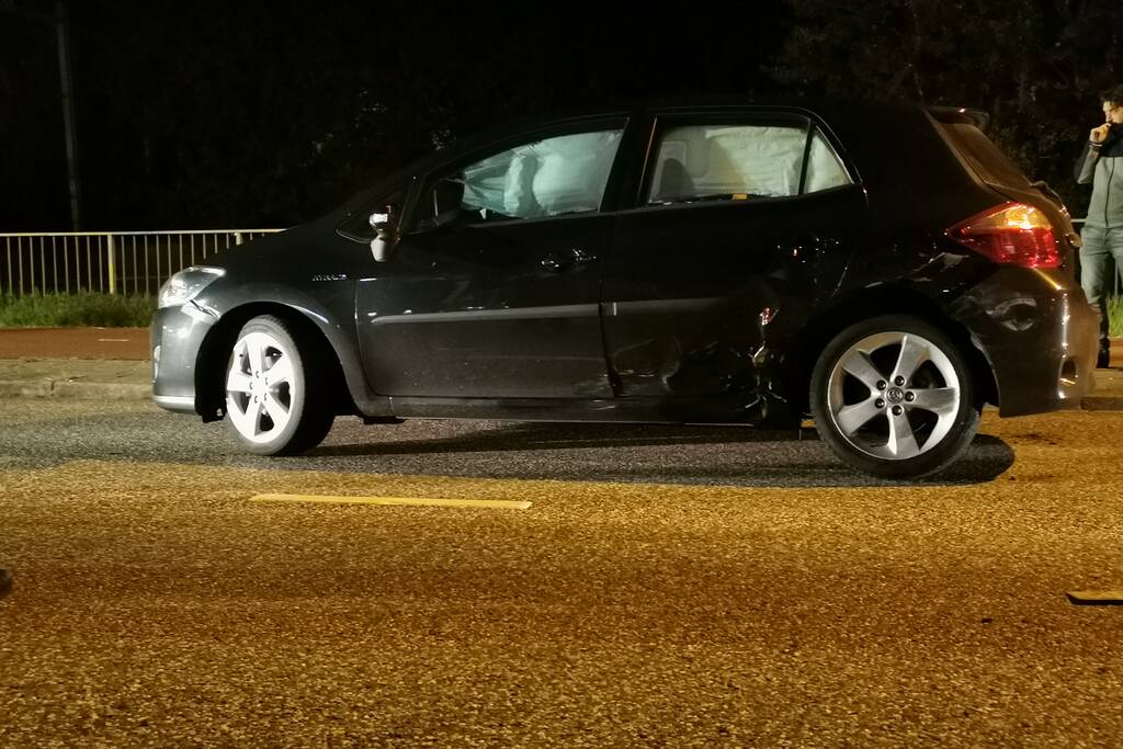 Twee voertuigen botsen met elkaar