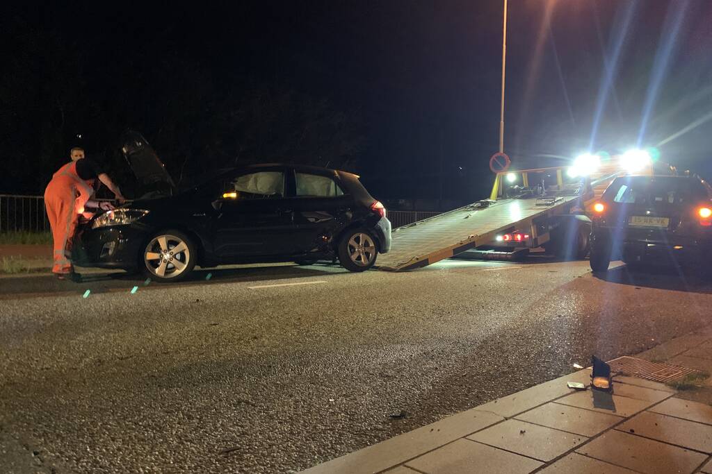 Twee voertuigen botsen met elkaar