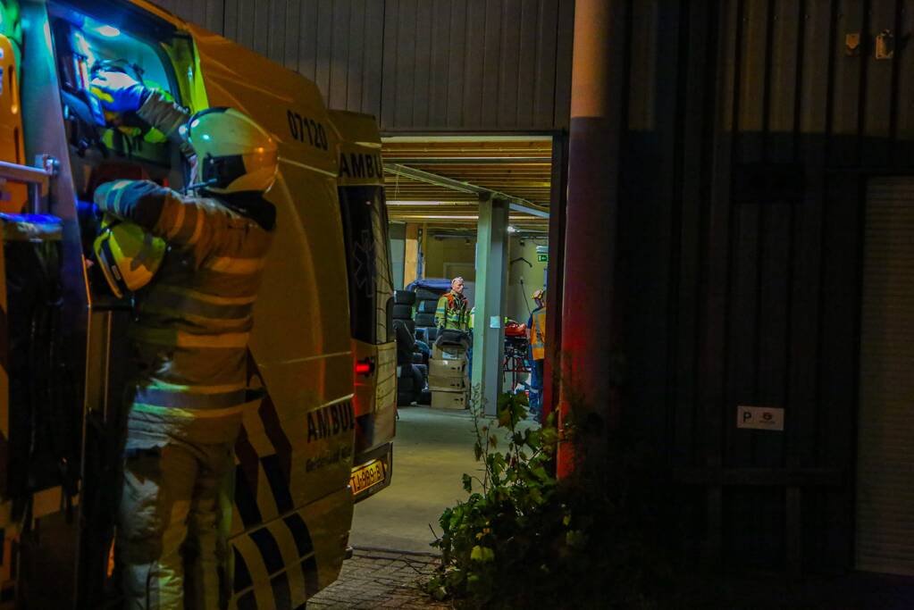 Persoon zwaargewond door incident in garage