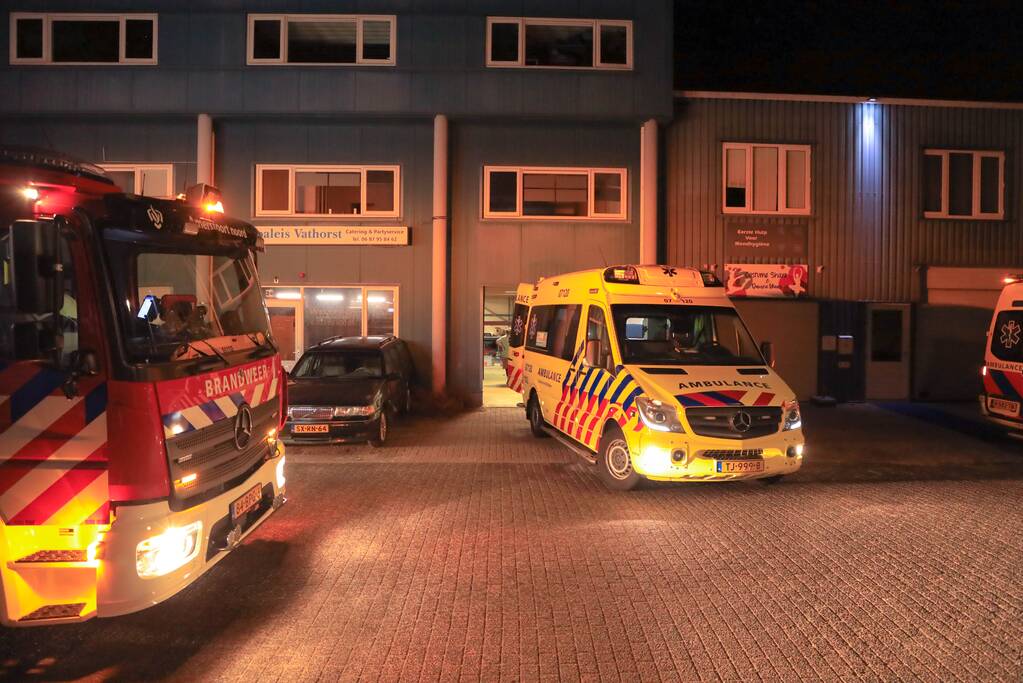 Persoon zwaargewond door incident in garage