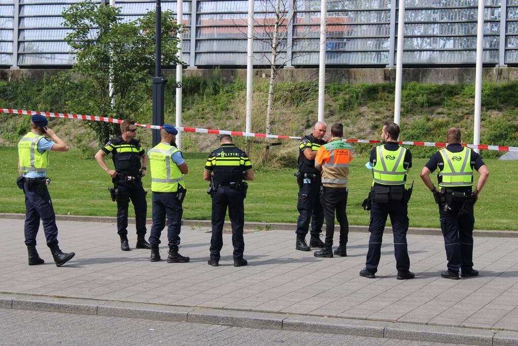 Kampeertent met spullen aangetroffen langs spoor