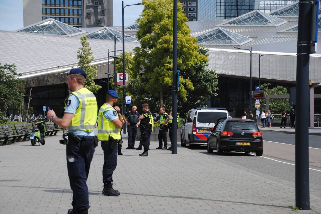 Kampeertent met spullen aangetroffen langs spoor