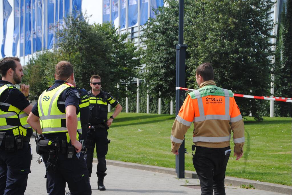 Kampeertent met spullen aangetroffen langs spoor