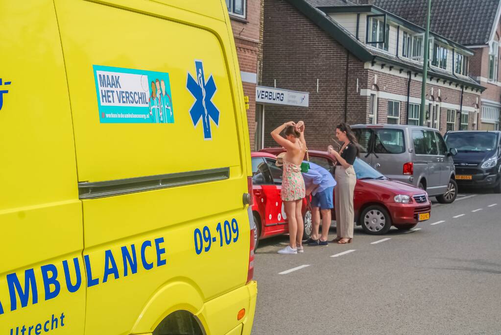 Botsing tussen personenauto's en wielrenner