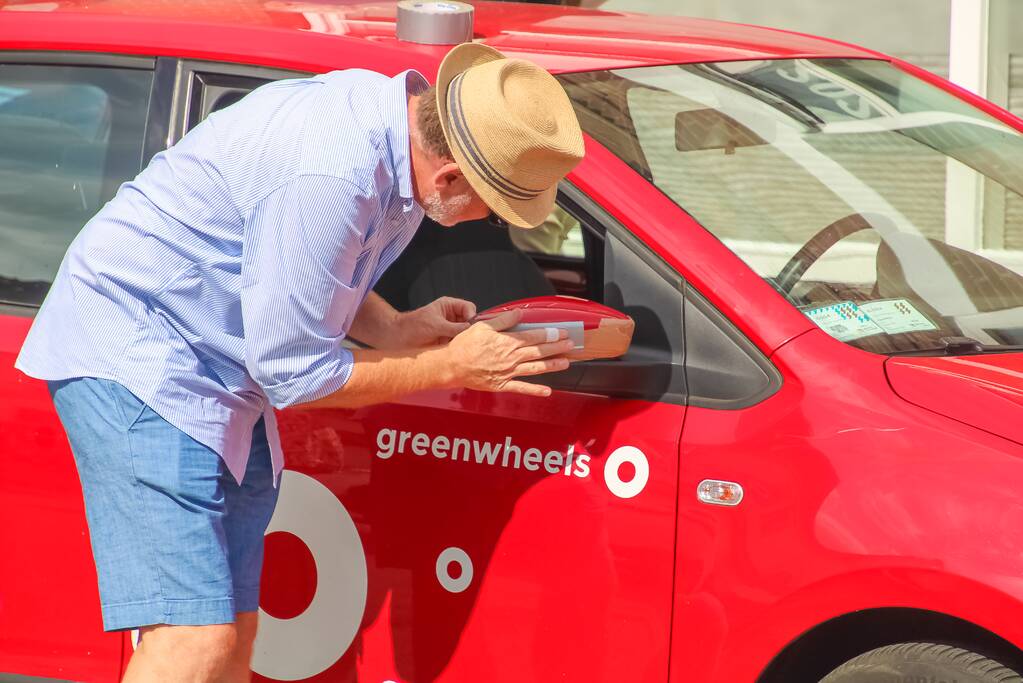 Botsing tussen personenauto's en wielrenner
