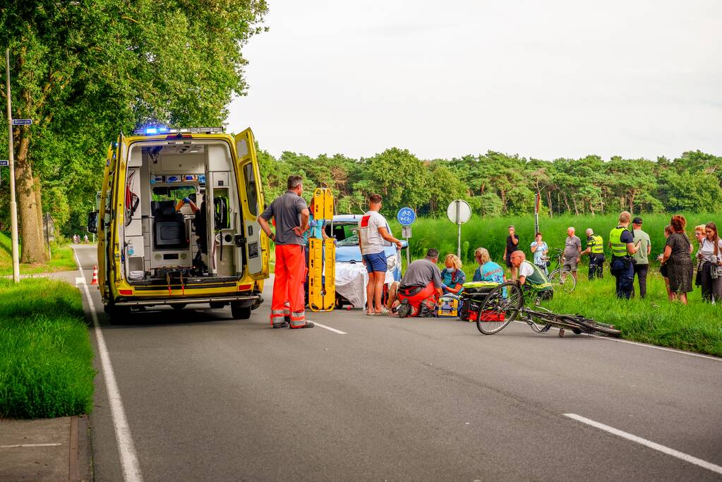 Traumahelikopter landt voor ongeval met fietser