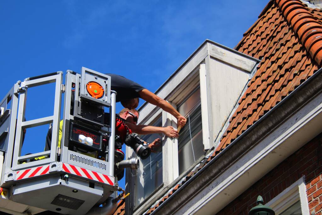 Raamkozijn bovenwoning valt naar beneden